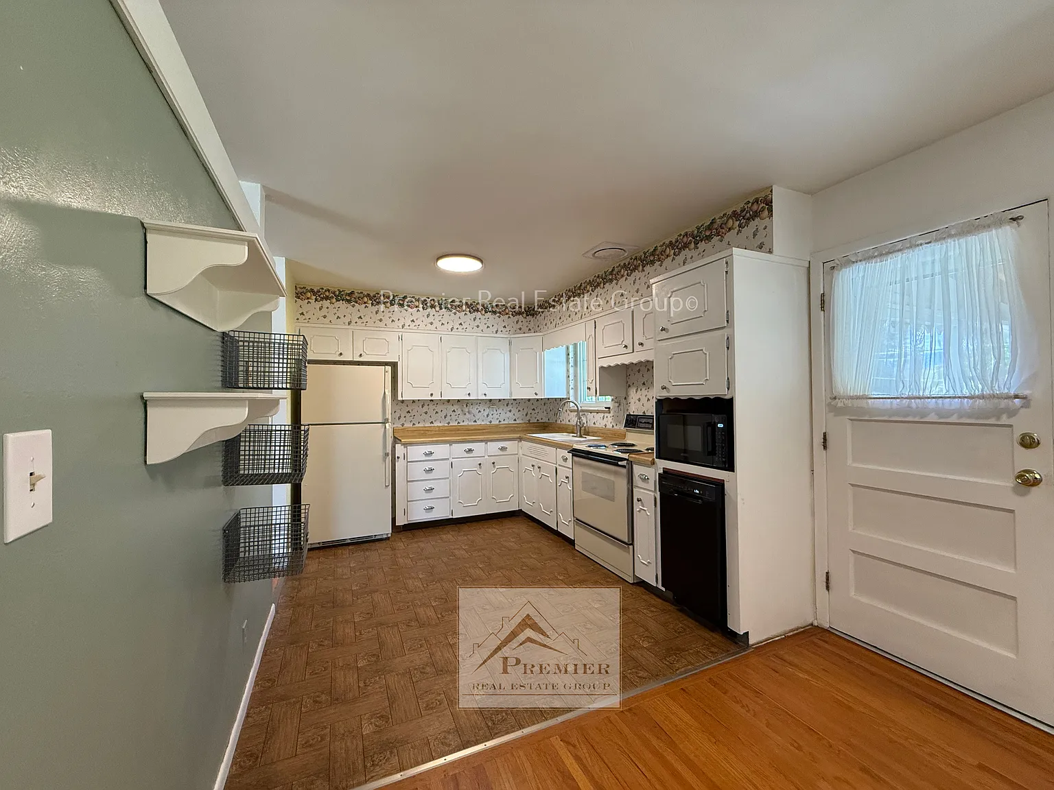4 bed, 2256 sqft, $1,980 — Photo 4