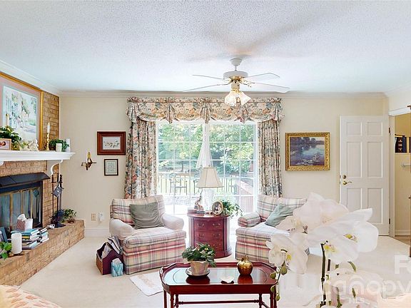 2nd image of 1112 Martha Dr