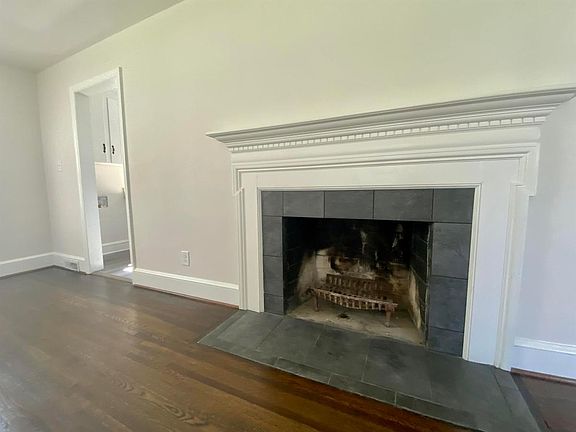 3rd image of 1133 Roanoke Ave