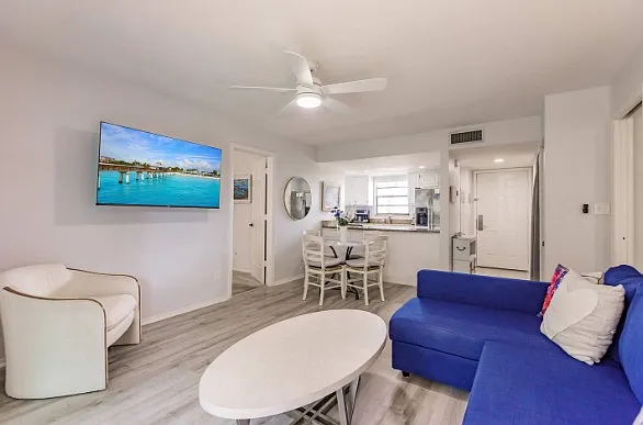 2 bed, 864 sqft, $11,400 — Photo 2