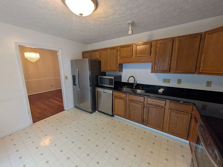 6008 Yeaton Glen Dr — Photo 4