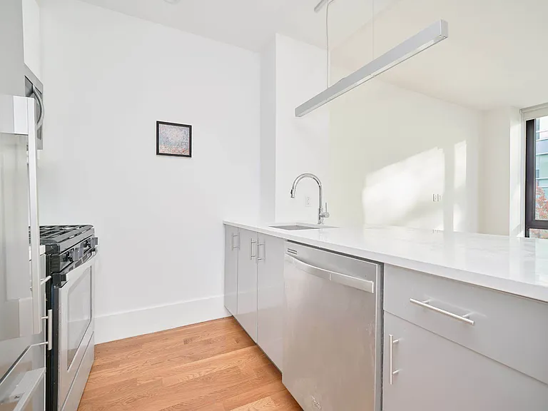 531 Myrtle Ave #4BB — Photo 3