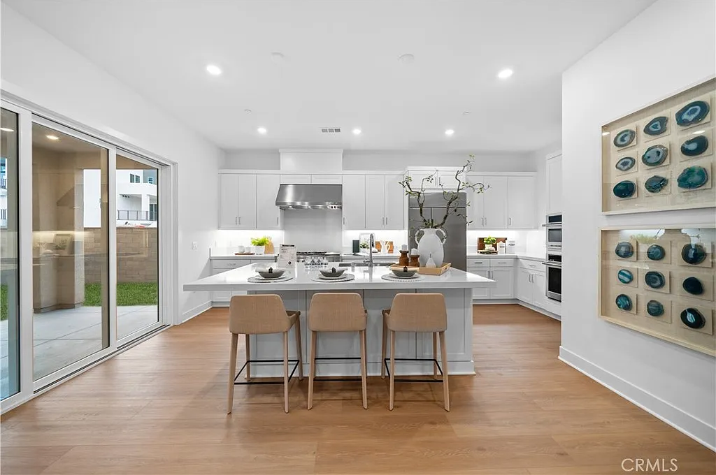 5 bed, 4.5 bath, 3466 sqft, $8,000 — Photo 4