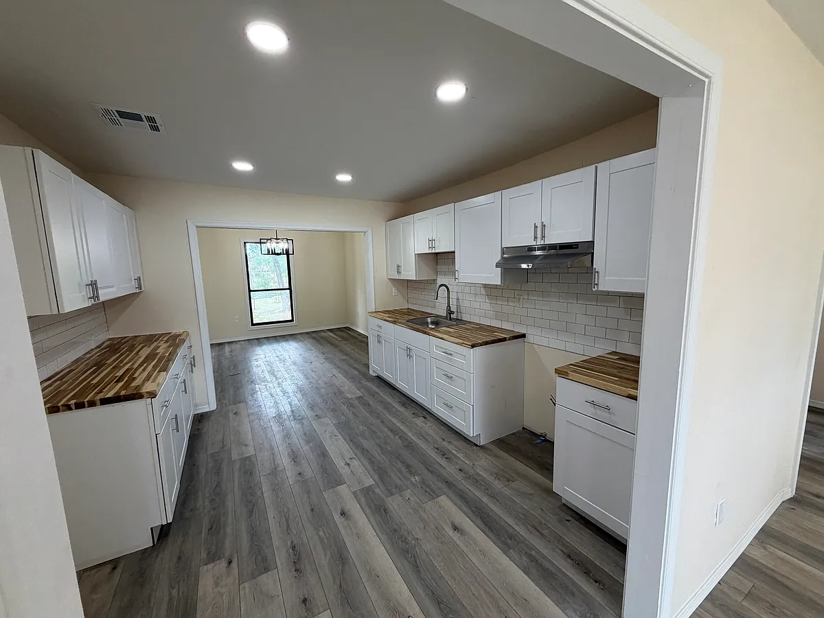 Building Photo - 640 SW 47th St