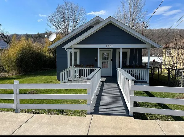 1321 Main St E, White Sulphur Springs, WV 24986