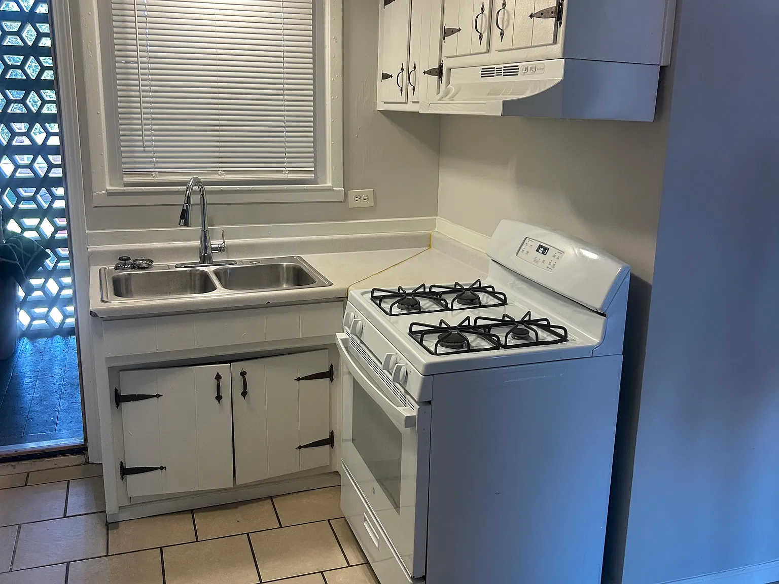 2 bed, 900 sqft, $1,500 — Photo 2