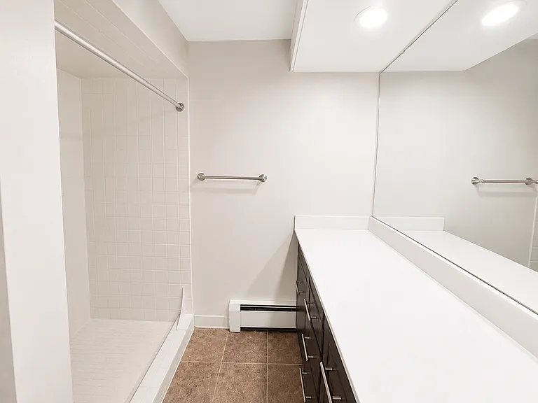 Lexington Hills Apartments — Photo 70