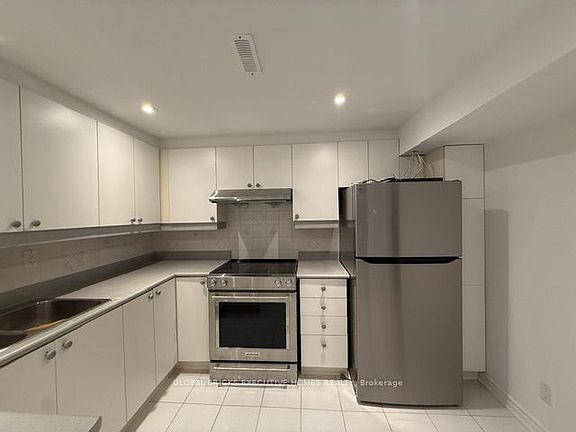 3rd image of 66 Foundry Cres