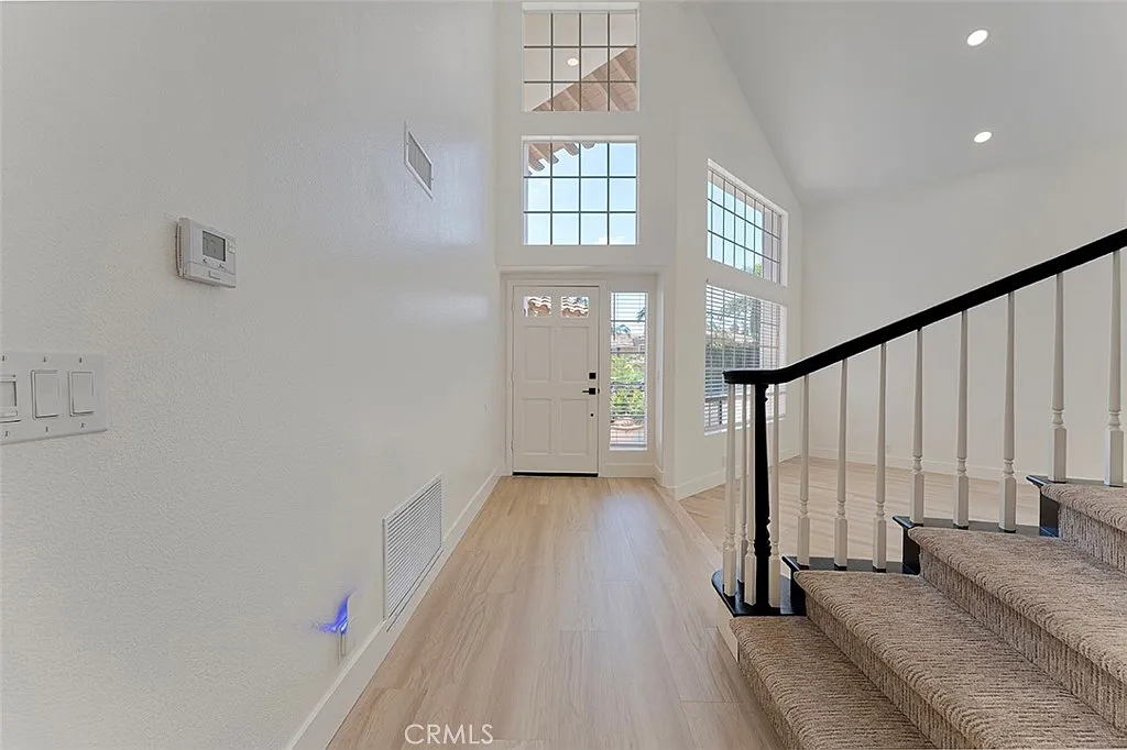 5 bed, 2888 sqft, $6,700 — Photo 3