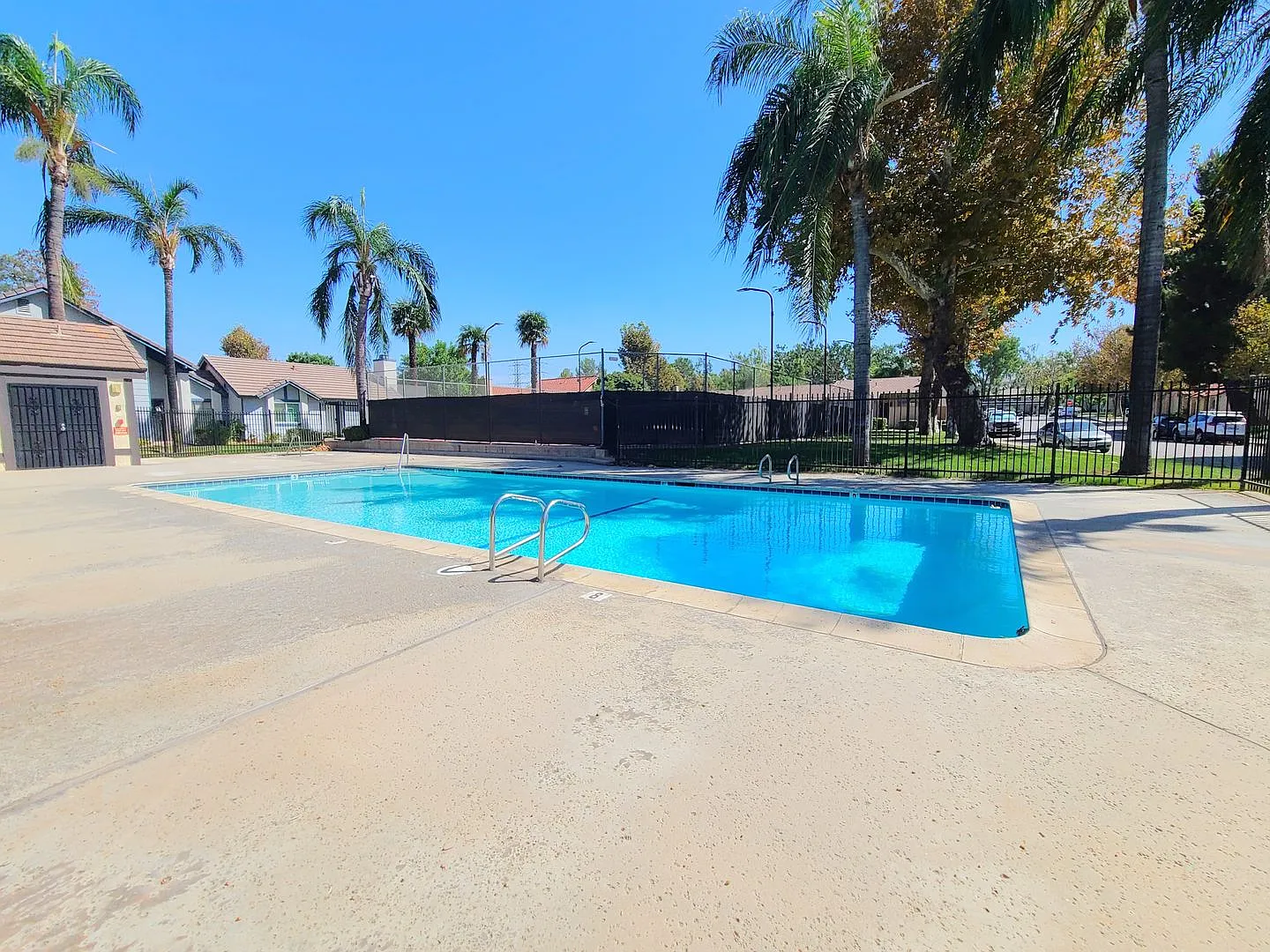 Two-Story 3-Bedroom Condo in Mountain View Gardens HOA! — Photo 3