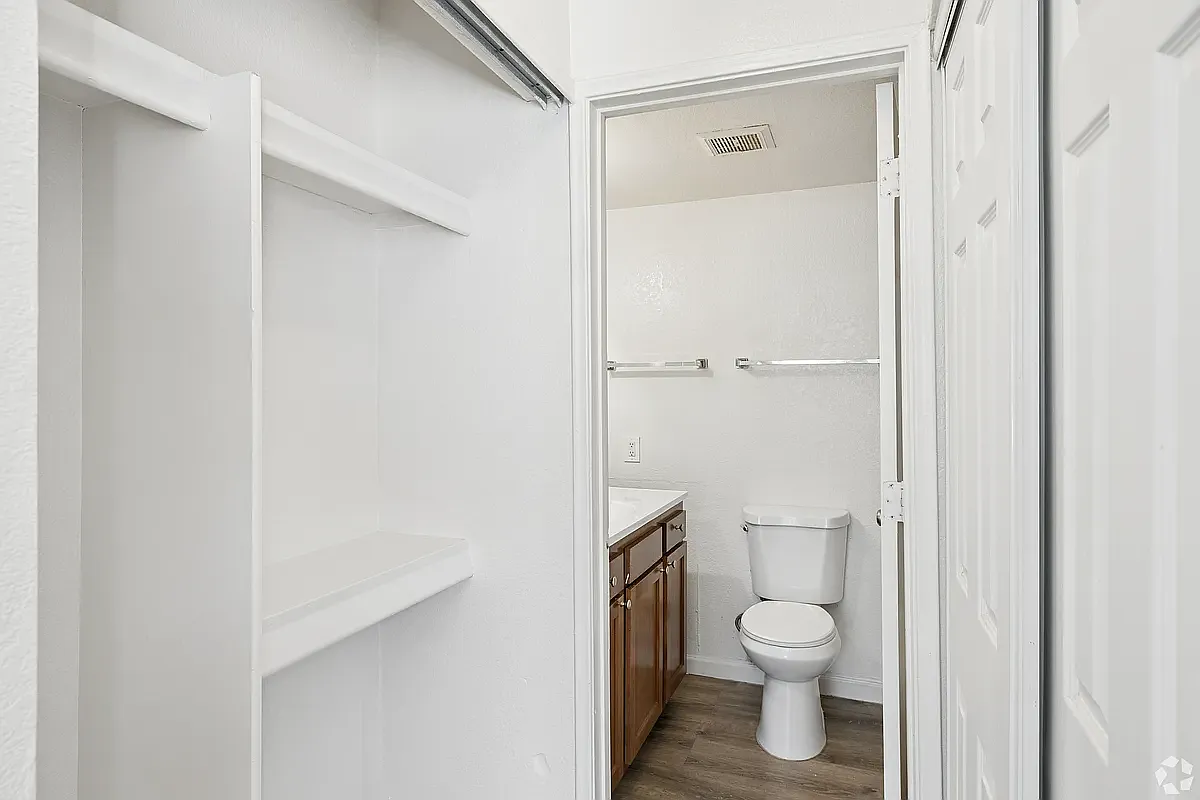 Studio, 400 sqft, $800 — Photo 4