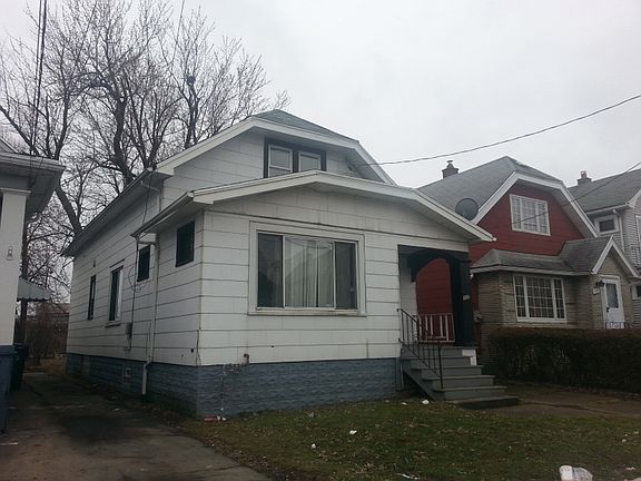 5th image of 117 Roosevelt Ave