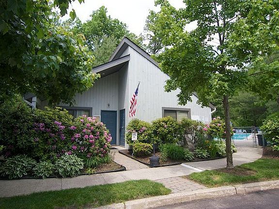 3rd image of 266 Oakland Ct