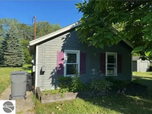 4712 Jefferson Ave, Midland, MI 48640