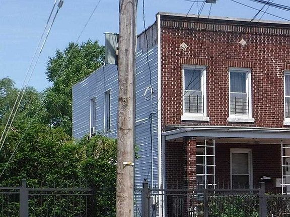 3rd image of 1889 Lacombe Ave