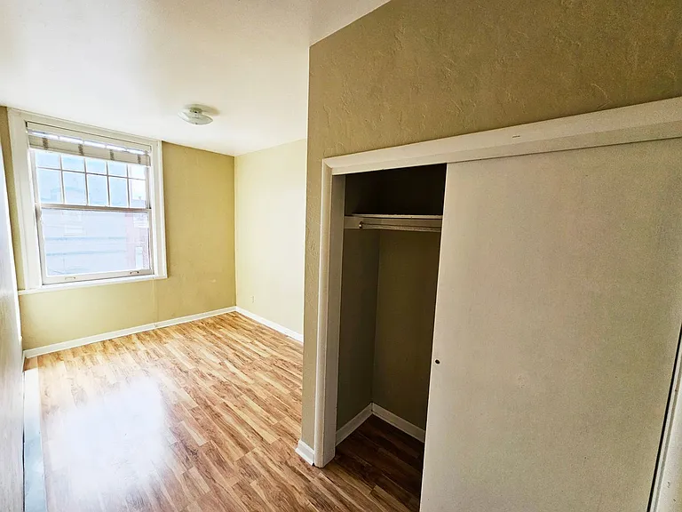 110 SW Court Ave — Photo 6