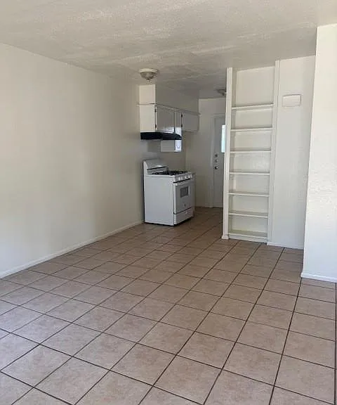 812 Hazelton St #B — Photo 2