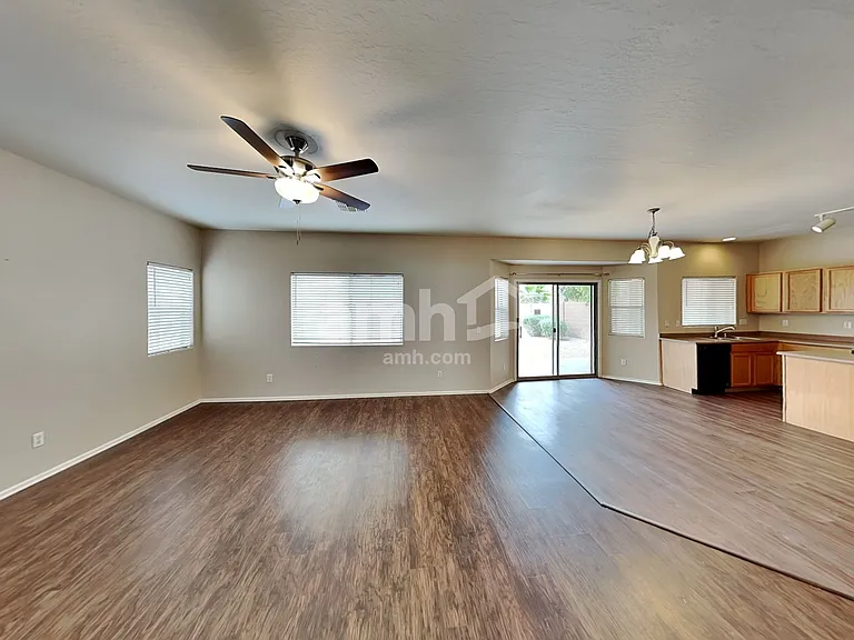 1509 S 123rd Dr — Photo 4