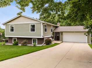 4055 Stewart Rd NE, Iowa City, IA 52240