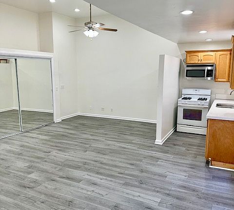 4th image of 3349 N Eastern Ave #3349