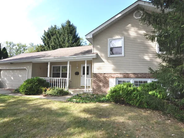 908 Scott St, Algonquin, IL 60102