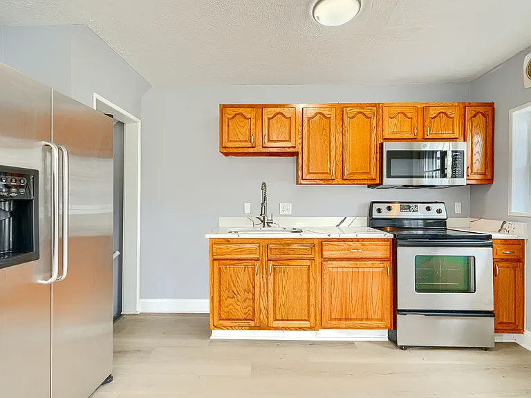 KITCHEN w/ STAINLESS APPLIANCES
