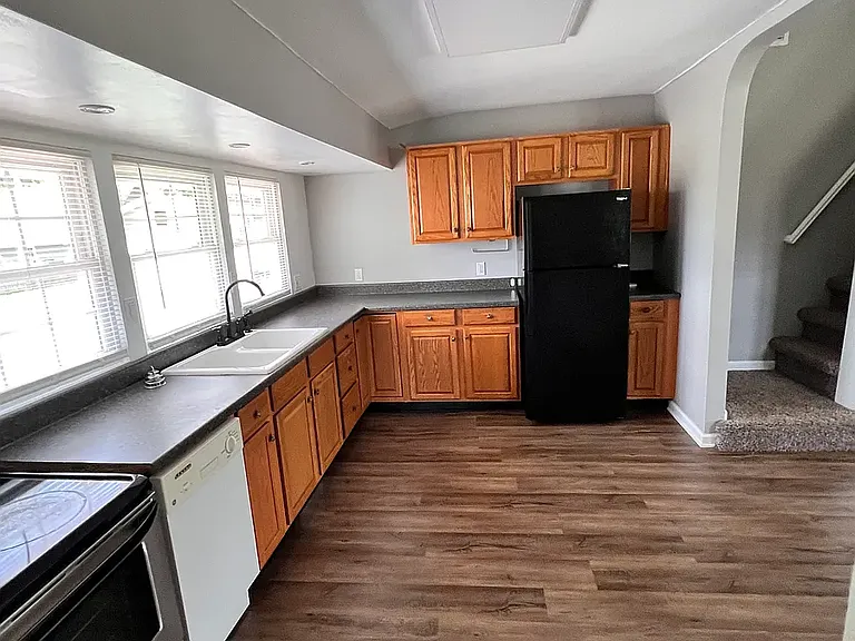 304 West St — Photo 6