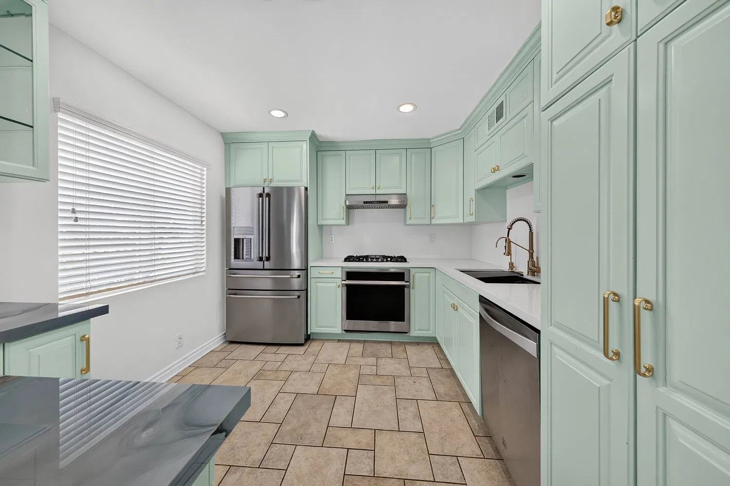 3 bed, 1601 sqft, $4,500 — Photo 3