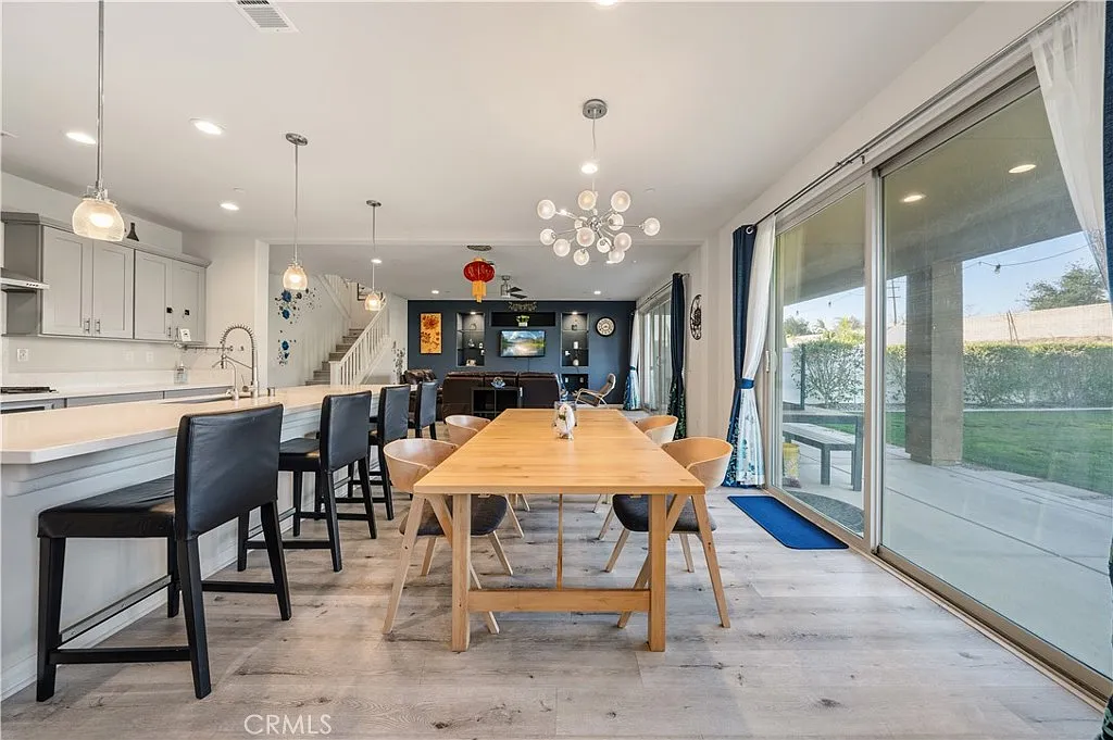 7 bed, 5.0 bath, 4100 sqft, $4,990 — Photo 3