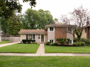 43 Dennis Dr, Bensenville, IL 60106