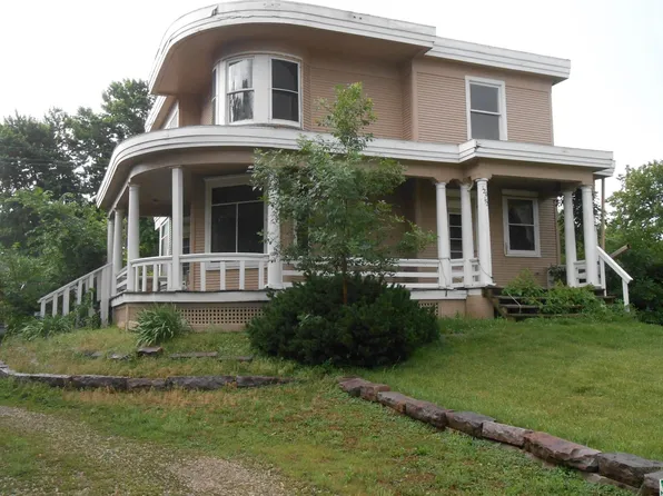 120 NW 5th Ave, Le Mars, IA 51031