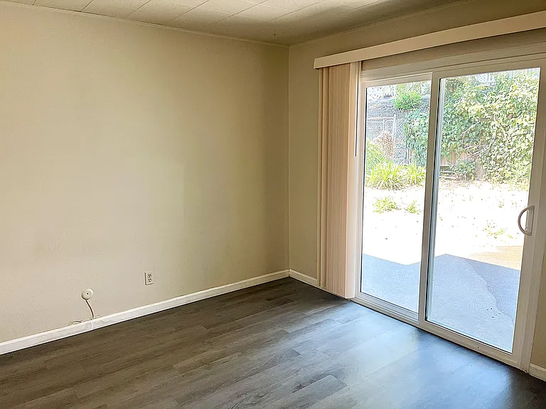 3976 Mission Rd — Photo 7