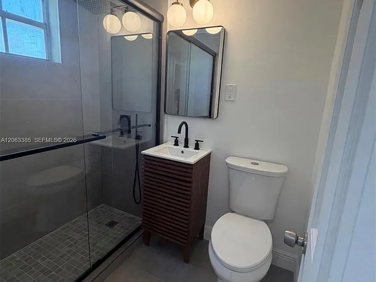 551 NE 62nd St #14 — Photo 2