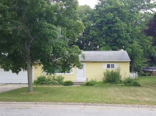 14 S Flower St, Croswell, MI 48422