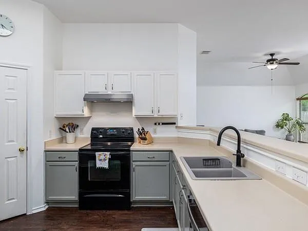 536 W Metcalfe St — Photo 16