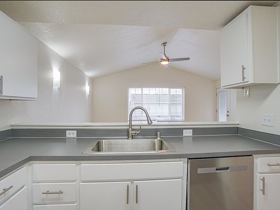 5th image of 907 SE Park Crest Ave APT D16