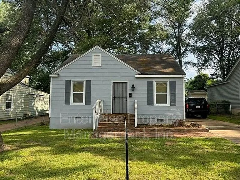 2447 Twain Ave — Photo 1