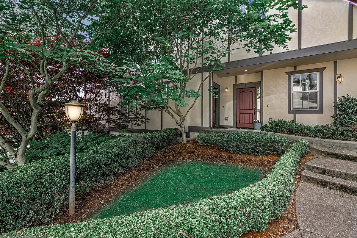 Building Photo - 3640 SW Baird St #2