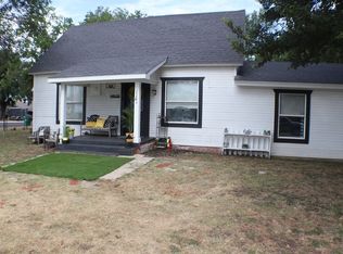 1101 12th St, Bridgeport, TX 76426