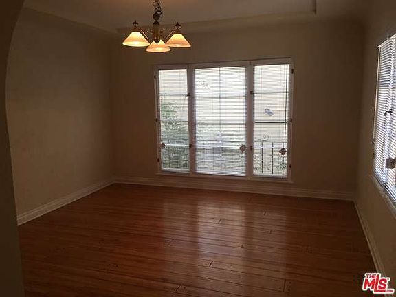 4th image of 854 S Wooster St