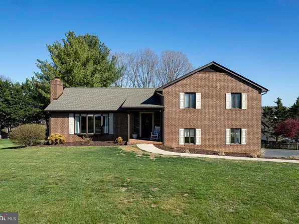 5 Johnson Dr, Luray, VA 22835