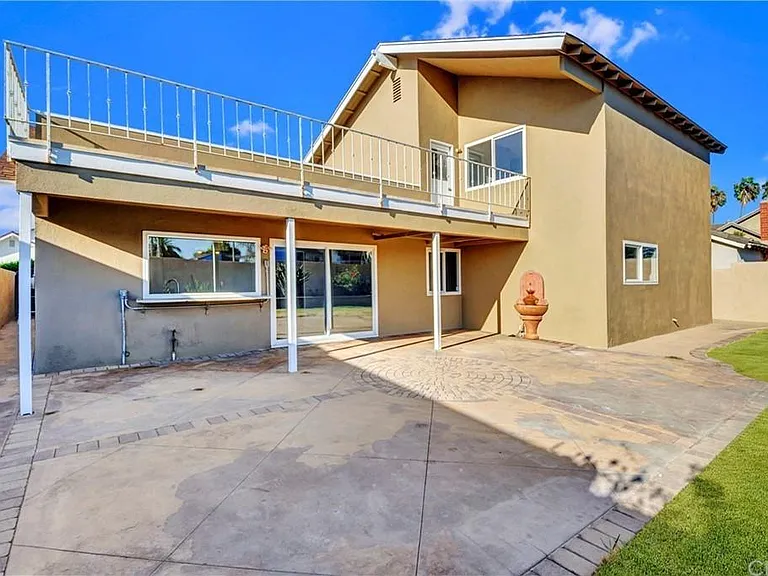 9642 Peppertree Dr — Photo 11