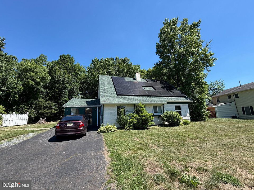 1st image of 5 Pastoral Ln