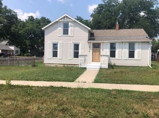 216 2nd St NW, Pine Island, MN 55963