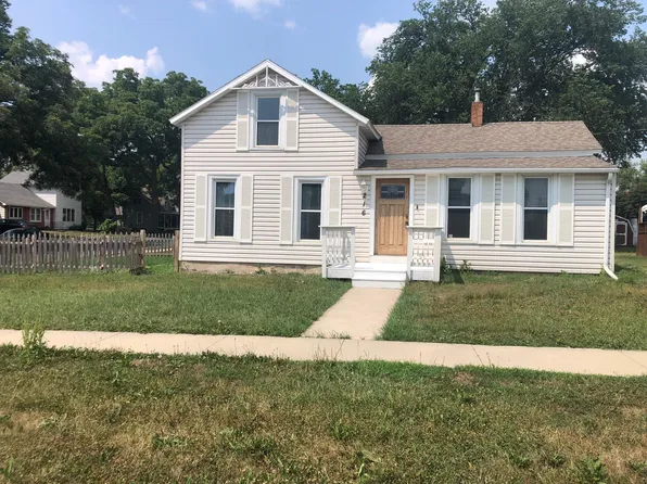 216 2nd St NW, Pine Island, MN 55963