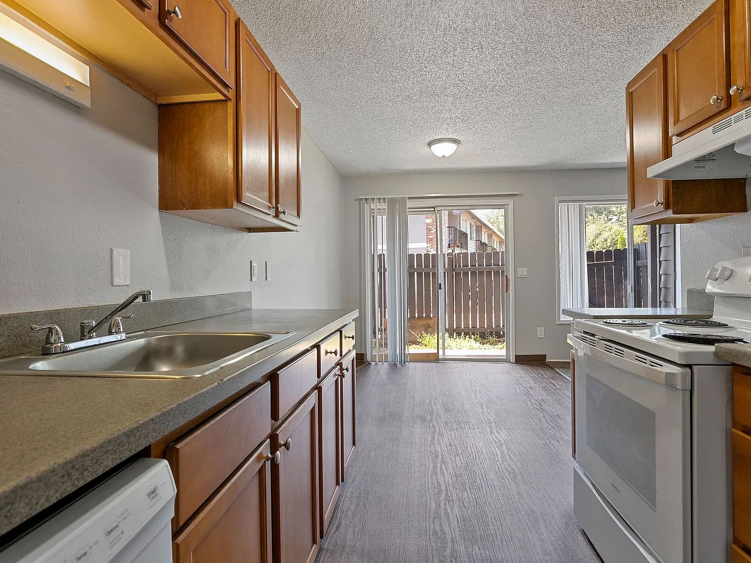 Meadow Park East Apartments — Photo 1