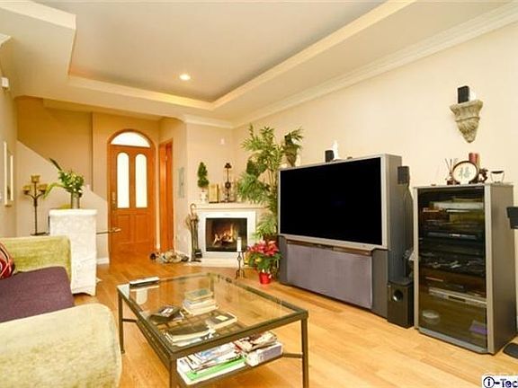 5th image of 216 N Buena Vista St Unit 105