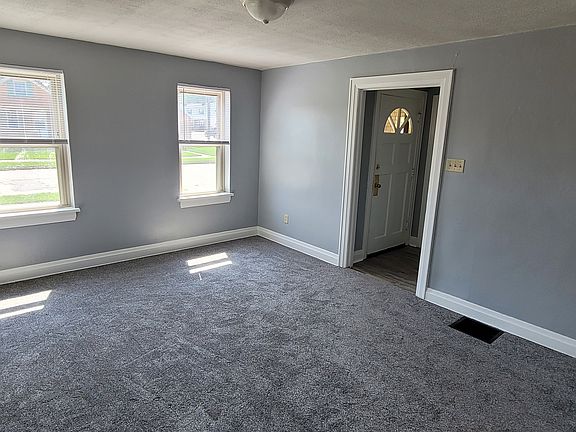 5th image of 826 W 34th St