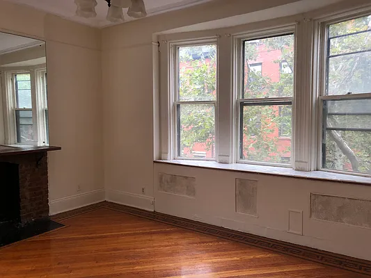 Rented by Melissa Conanan, LREB | media 6