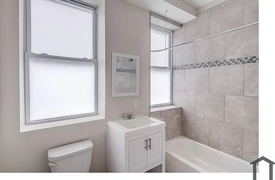 317 N 52nd St #9 — Photo 5